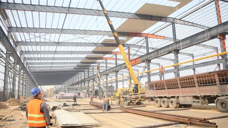 鞏義市委書記袁聚平一行蒞臨義瑞新材料項目施工現場調研